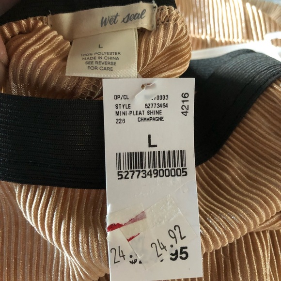 Wet seal skirt - Picture 2 of 2